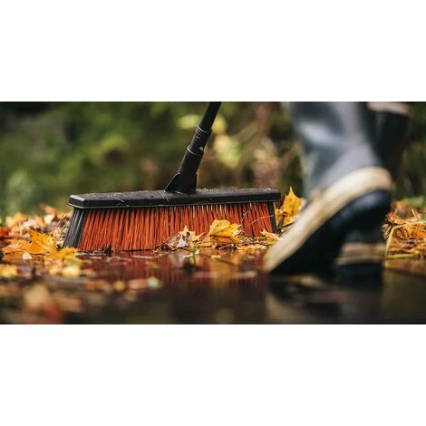 Fiskars Balai Multi-usage Avec Technologie De Polis PowerClean, Longueur: 1,7 M, Tête Taille: L, Noir/Orange, Solid, 1025926 5 Fiskars Balai Multi-usage Avec Technologie De Polis PowerClean, Longueur: 1,7 M, Tête Taille: L, Noir/Orange, Solid, 1025926 – Image 3