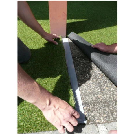 Bande De Jonction Autocollante Pour Gazon Synthétique - 5m 5 Bande De Jonction Autocollante Pour Gazon Synthétique - 5m – Image 3