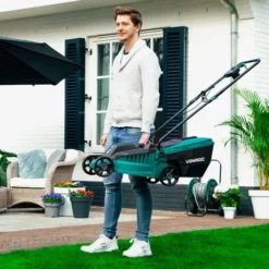 Tondeuse à Gazon 1300W – Largeur De Coupe De 32cm – Bac De Ramassage 30L Avec Indicateur De Remplissage – Hauteur De Coupe Réglable -Flore Riche Soldes Magasin 30090490 4